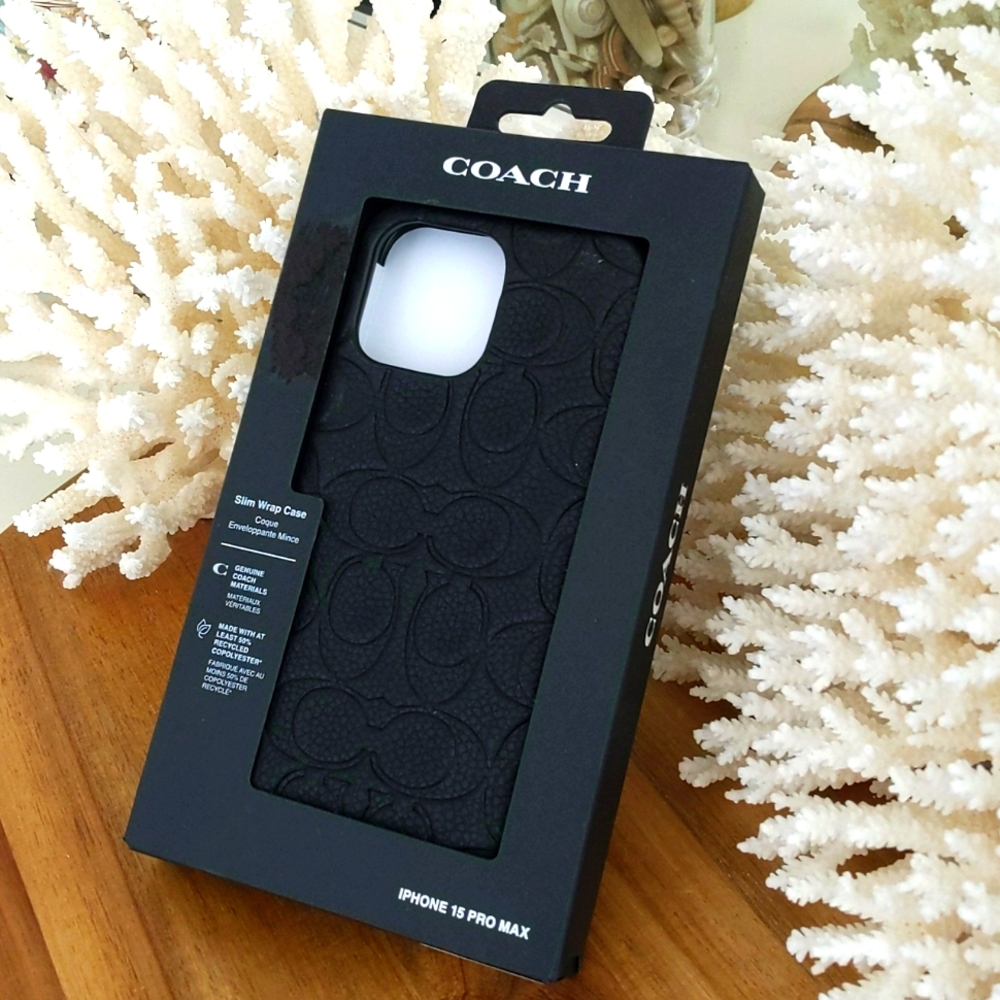 Coach 🔥 NWT 🔥 iPhone 15 promax cellphone protector. Black with Coach logos